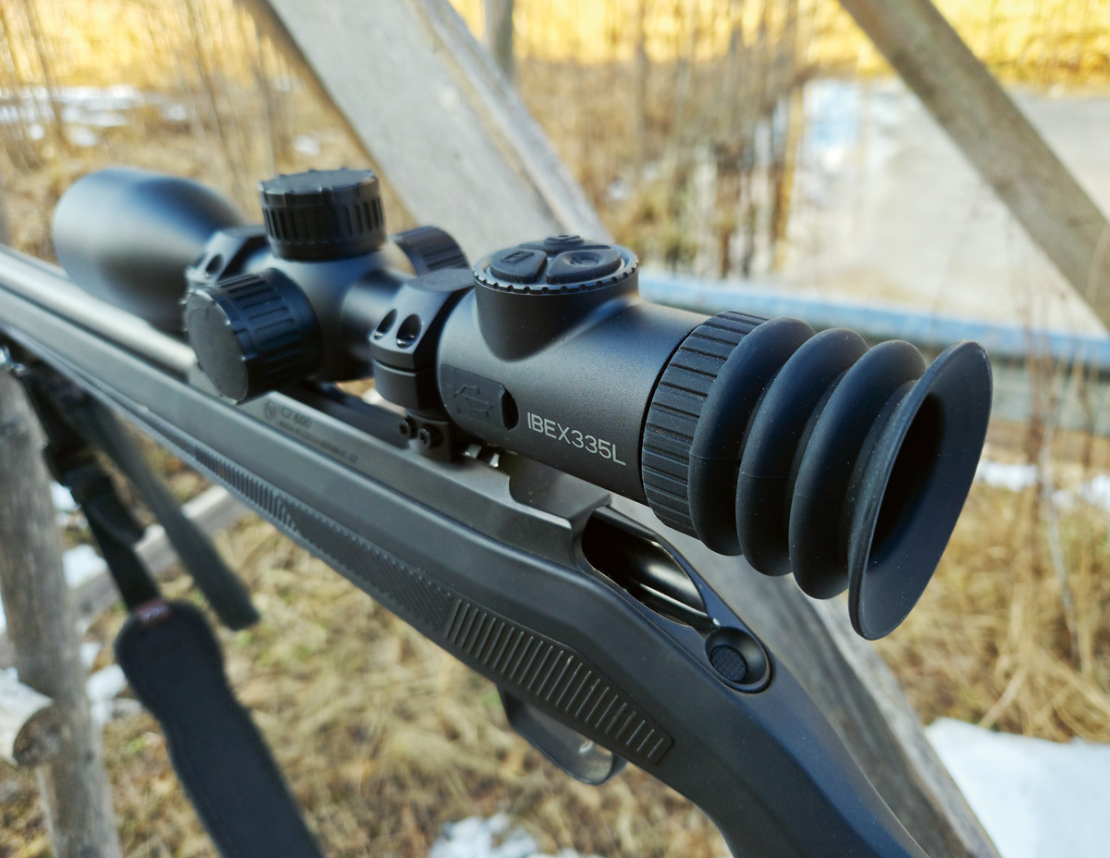 ThermTec IBEX335L ir ļoti kompakts un neliels tēmēklis.