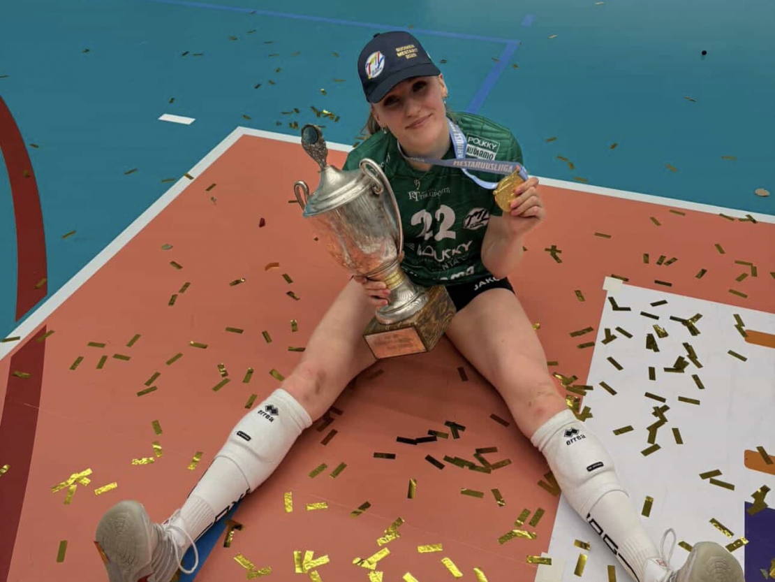 Latvijas izlases diagonālā spēlētāja Megija Dambrehte vakar Kūsamo "Polkky" rindās kļuva par Somijas meistarsacīkšu uzvarētāju, finālā pārspējot komandu, kurā viņa spēlēja pirms divām sezonām.