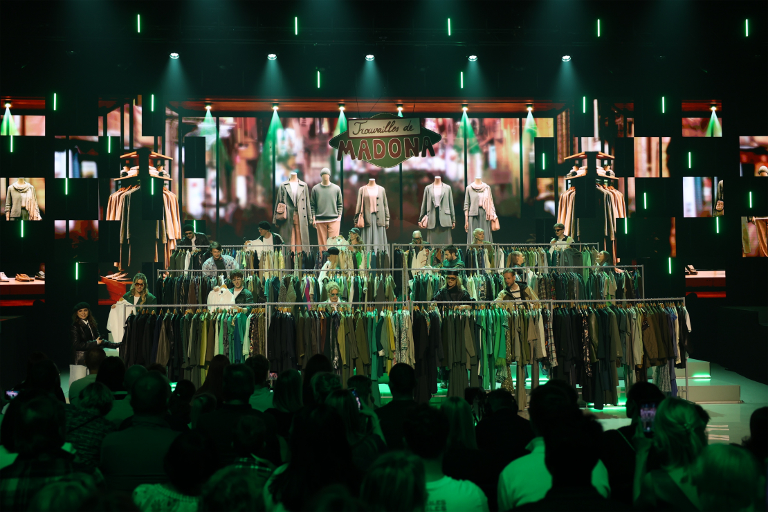 Muzikālā šova "Koru kari" astotā tiešraide.