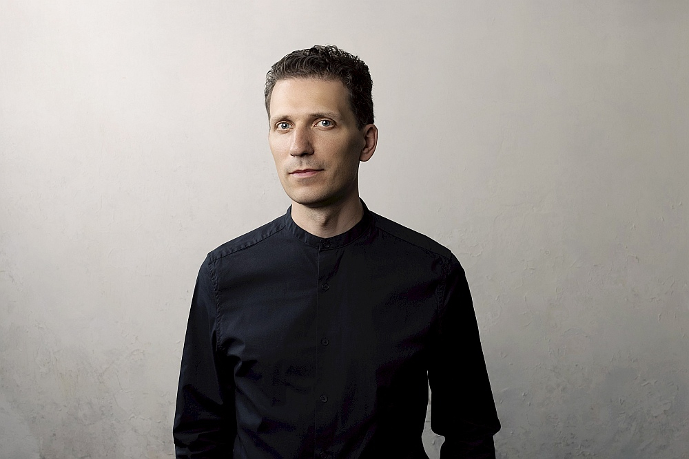 Pianists Reinis Zariņš Spīķeru koncertzālē uzņēmās kārtējo monumentālo uzdevumu un pierādīja, ka viņš to spēj īstenot.