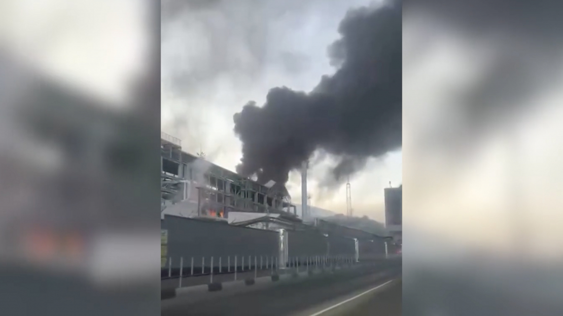Krievijas naftas rūpnīca Tuapsē atkal liesmās.
