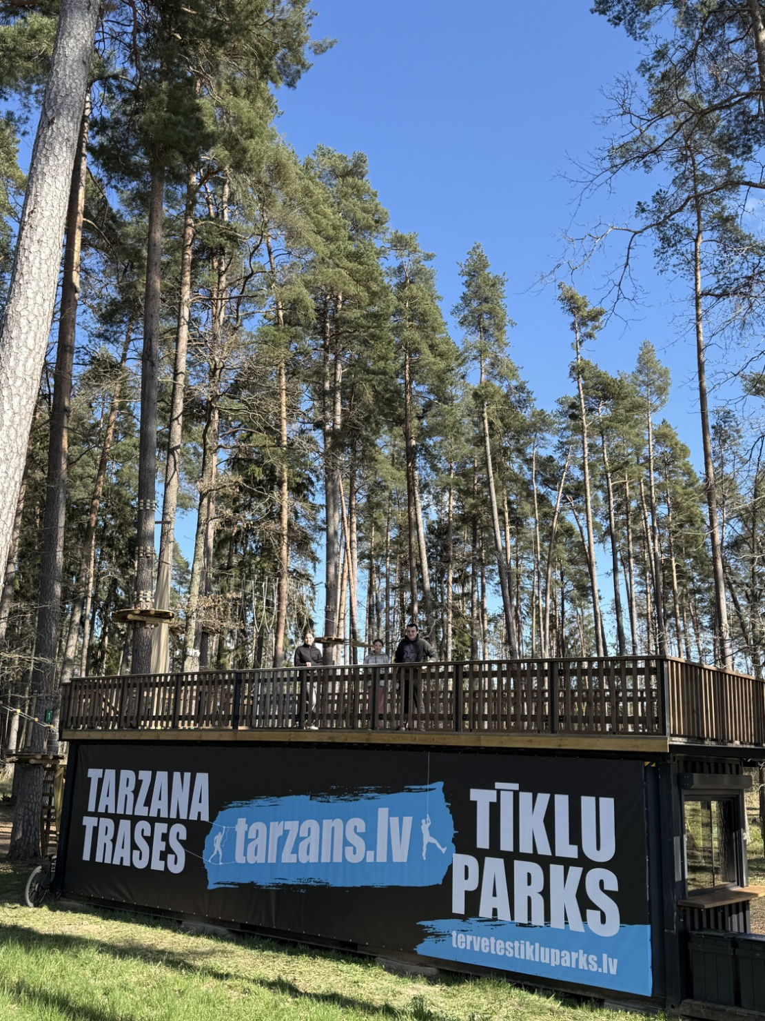 Atjaunotās atpūtas vietas "Tērvetes tīklu parks" un šķēršļu parks "Tarzāns".