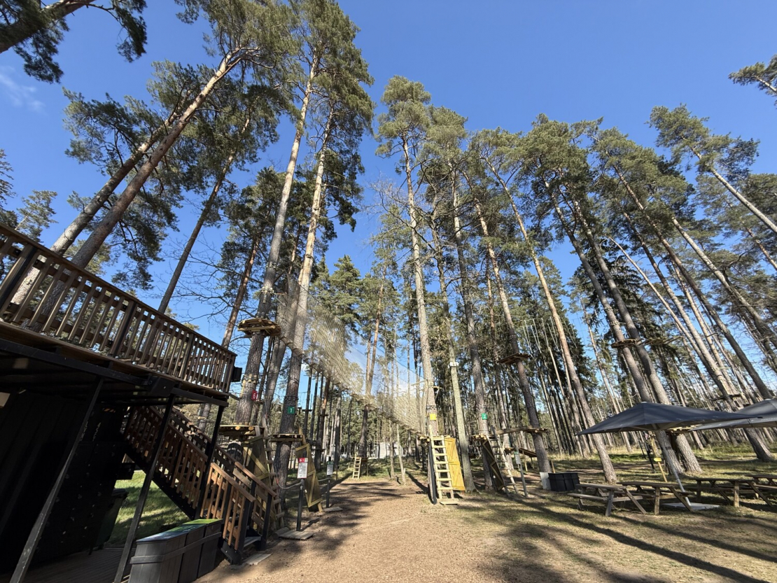 Atjaunotās atpūtas vietas "Tērvetes tīklu parks" un šķēršļu parks "Tarzāns".
