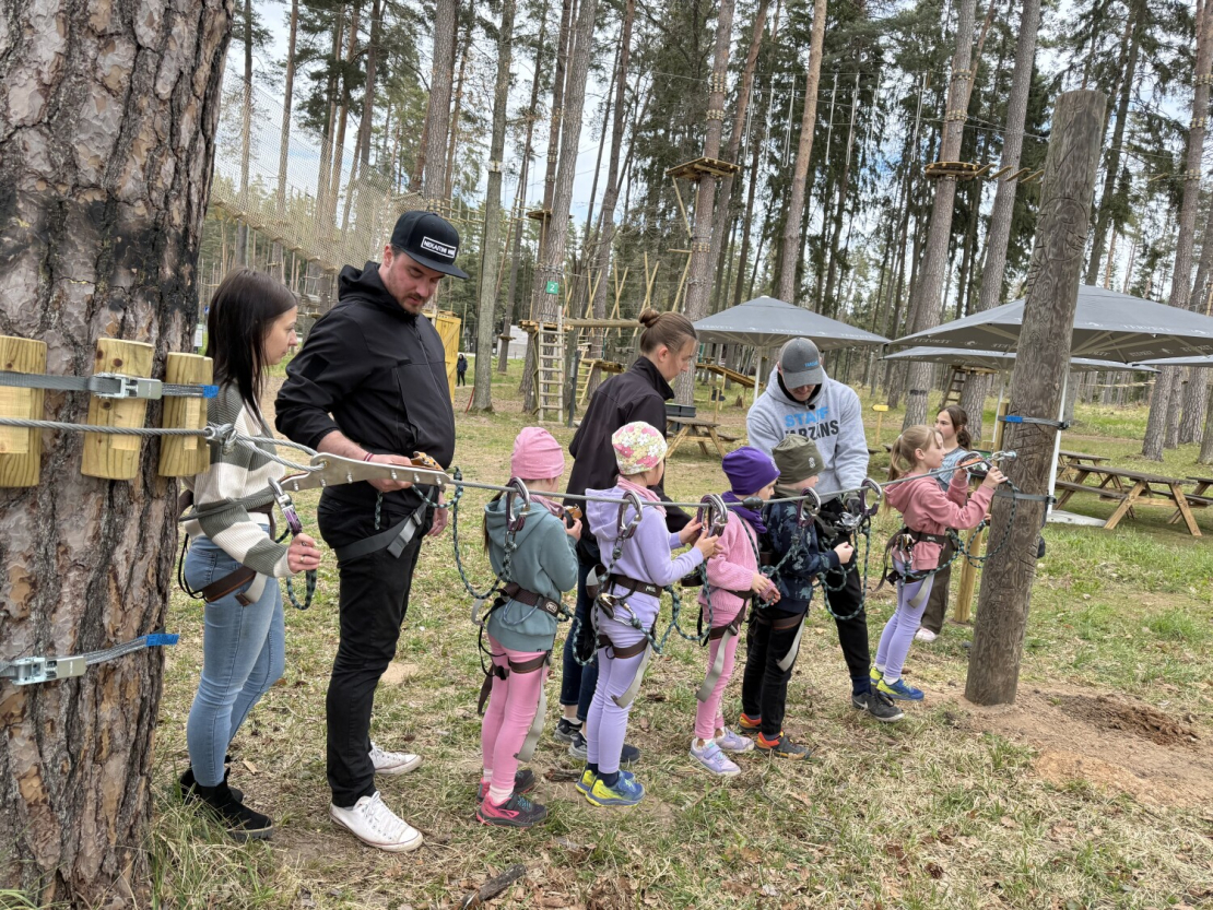 Atjaunotās atpūtas vietas "Tērvetes tīklu parks" un šķēršļu parks "Tarzāns".