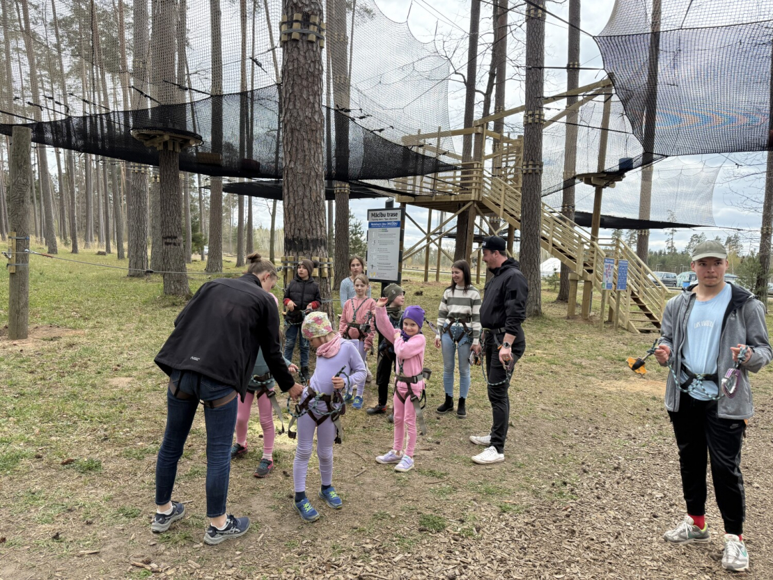 Atjaunotās atpūtas vietas "Tērvetes tīklu parks" un šķēršļu parks "Tarzāns".