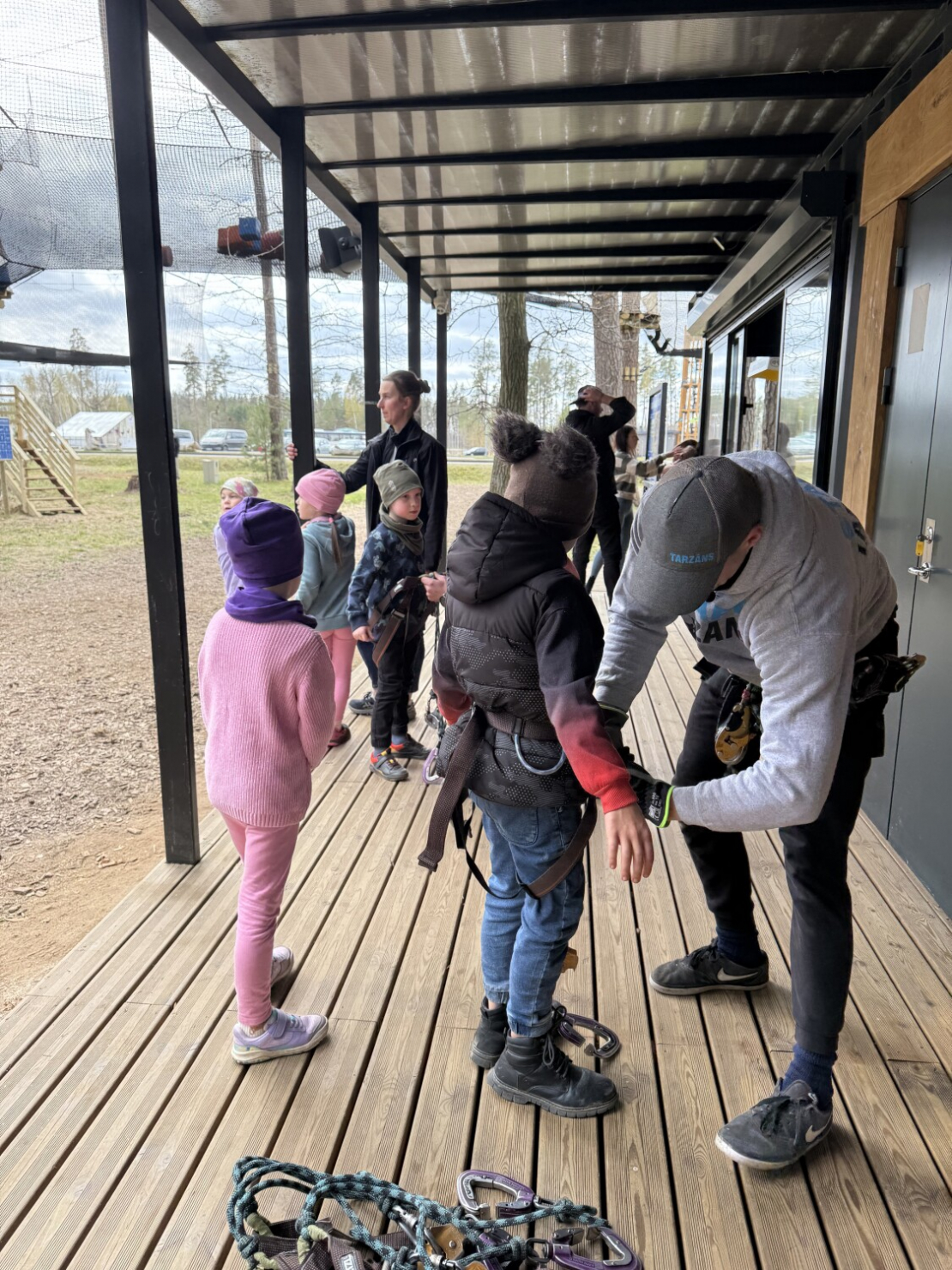 Atjaunotās atpūtas vietas "Tērvetes tīklu parks" un šķēršļu parks "Tarzāns".