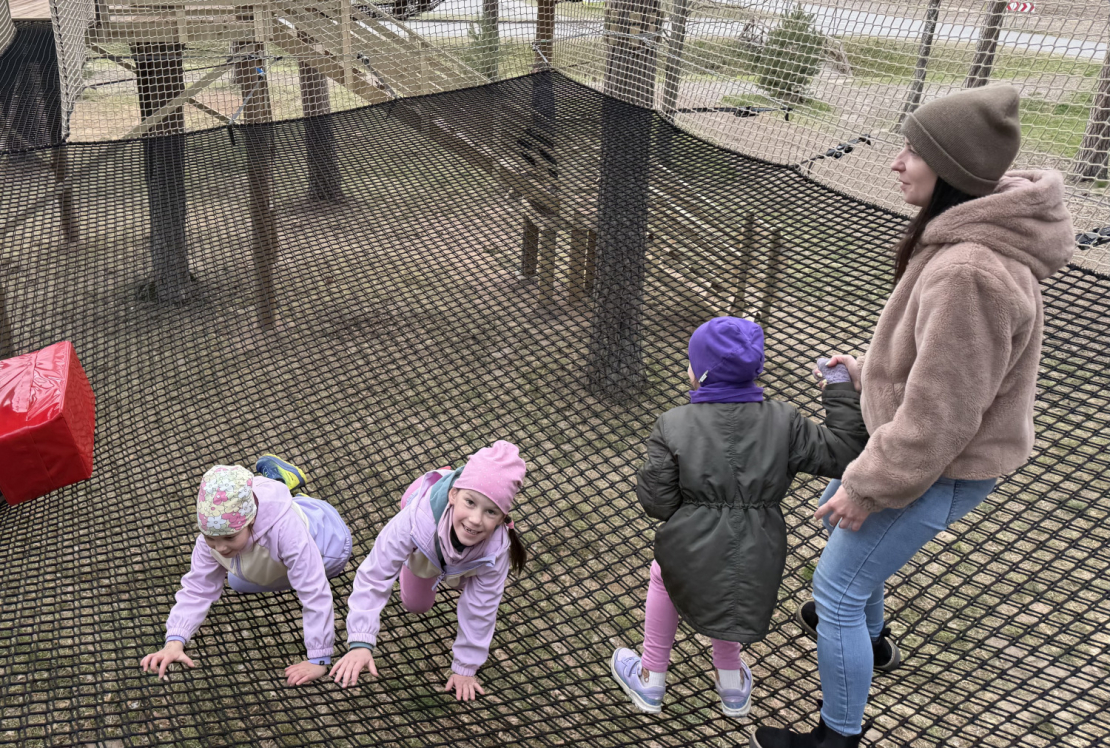 Atjaunotās atpūtas vietas "Tērvetes tīklu parks" un šķēršļu parks "Tarzāns".