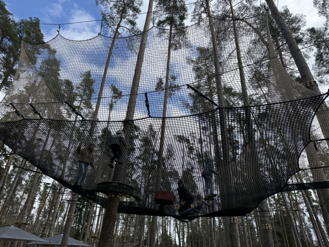 Atjaunotās atpūtas vietas "Tērvetes tīklu parks" un šķēršļu parks "Tarzāns".