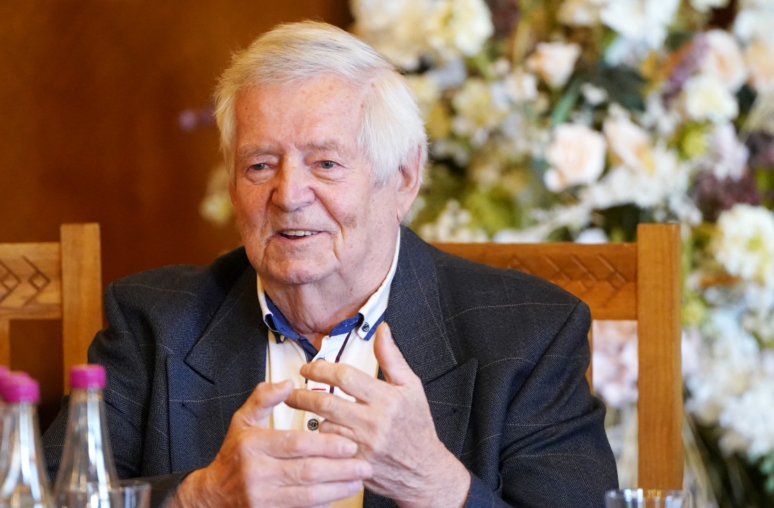 Opermūzikas svētku idejas autors, mākslinieciskais producents Dainis Kalns piedalās preses konferencē, kurā informē par XXXIII Starptautiskajiem Opermūzikas svētkiem Siguldā.