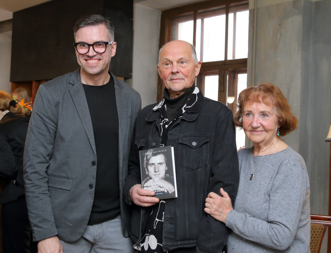 Grāmatas "Andrejs Lihtenbergs. Un neņem līdzi neko..." atvēršana.