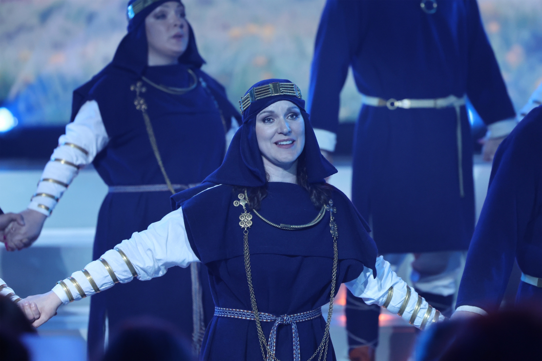 Muzikālā šova "Koru kari" devītā tiešraide.