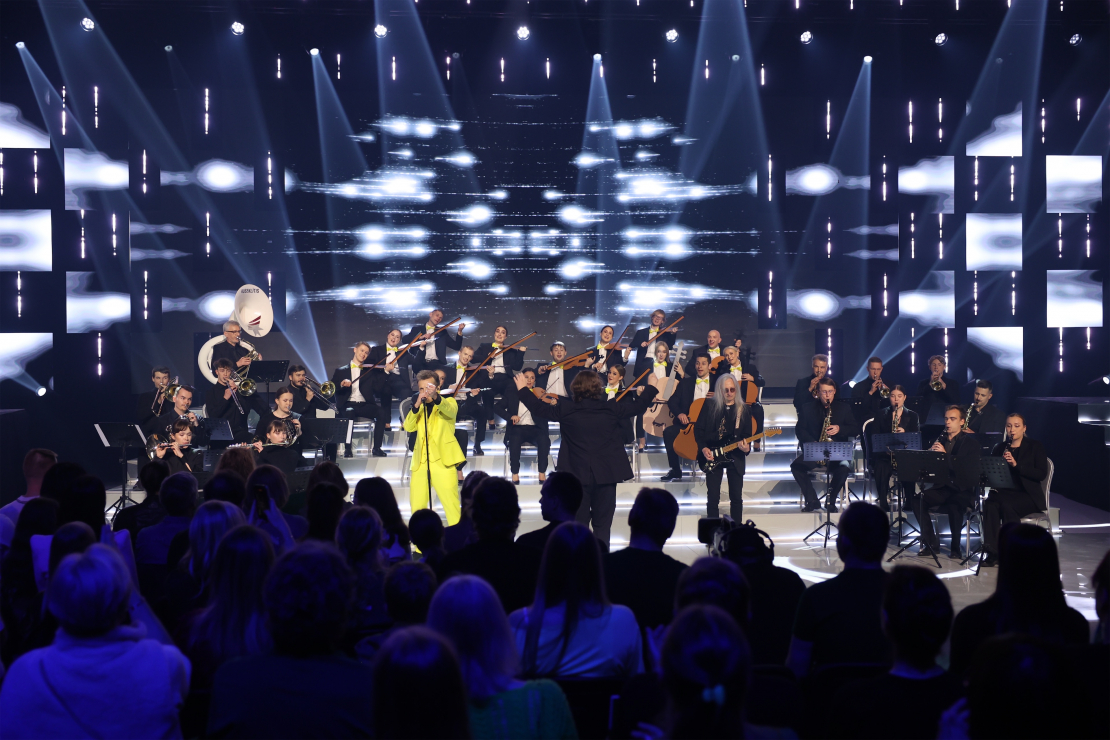 Muzikālā šova "Koru kari" devītā tiešraide.