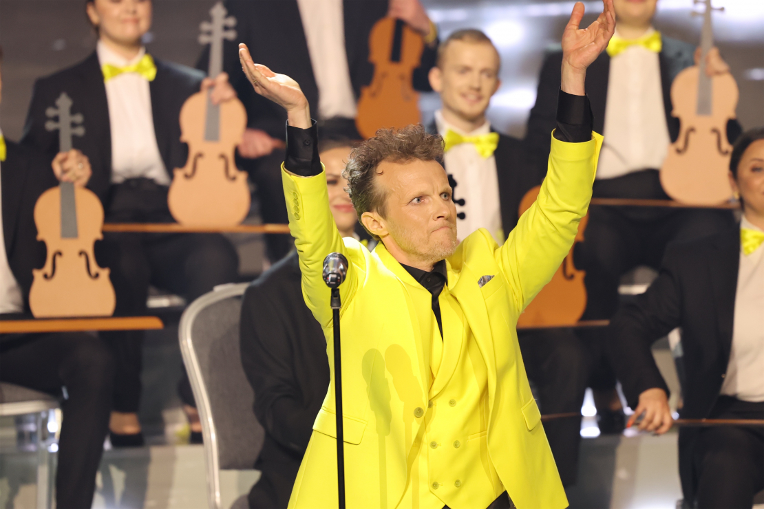 Muzikālā šova "Koru kari" devītā tiešraide.