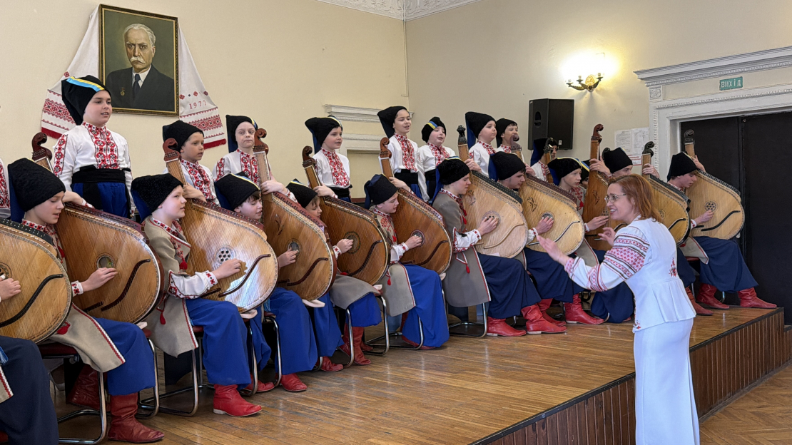 Bandūristu ansamblis “Sokoliki” nodibinājuma “Osokinu fonds” komandai veltītajā koncertā.