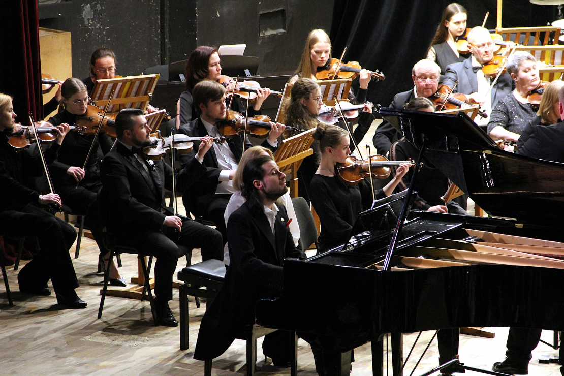 Andrejs Osokins ar Čerņihivas Akadēmisko simfonisko orķestri “Filharmonija”.