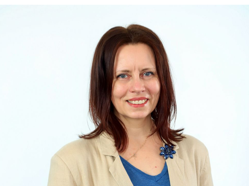 Ilze Eņģele: "Es piederu pie cilvēkiem, kas uzskata, ka vienu vai divas grāmatas var uzrakstīt jebkurš, kad dzīves pieredzes dēļ sakrājies ko teikt."
