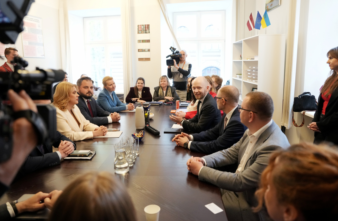 Partijas "Progresīvie" Saeimas frakcijas deputātu tikšanās ar Ministru prezidenti un virzīto aizsardzības ministra amata kandidātu Saeimas frakcijas telpās, lai pārrunātu turpmāko darbu koalīcijā.