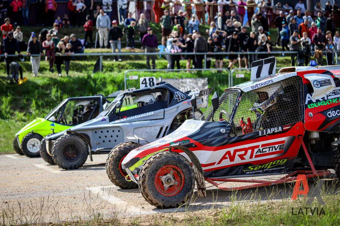 Latvijas autokrosa starts Brenguļos.