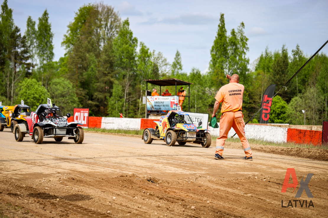 Latvijas autokrosa starts Brenguļos.