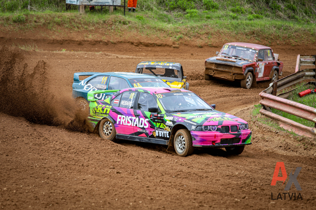 Latvijas autokrosa starts Brenguļos.