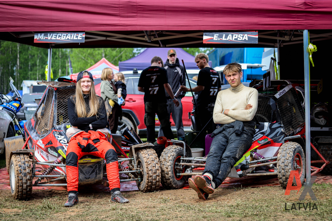 Latvijas autokrosa starts Brenguļos.