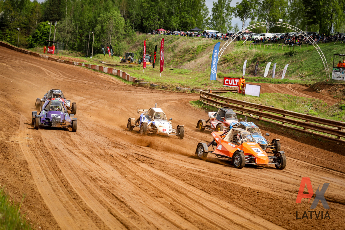 Latvijas autokrosa starts Brenguļos.