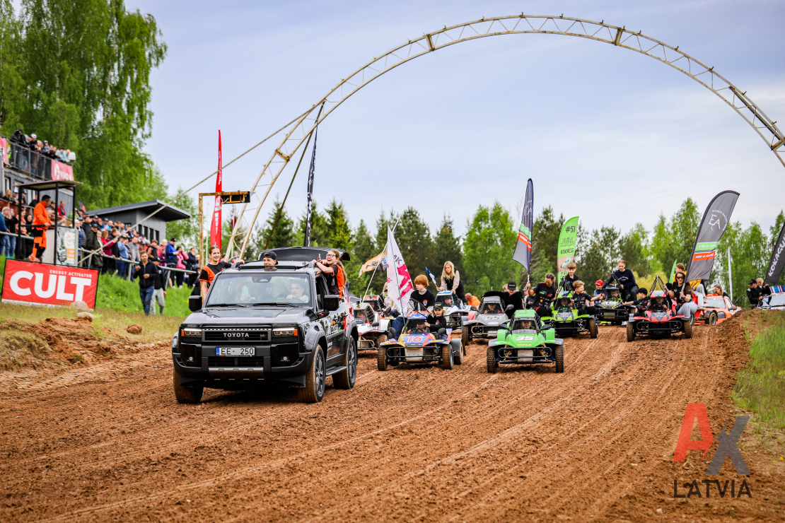 Latvijas autokrosa starts Brenguļos.