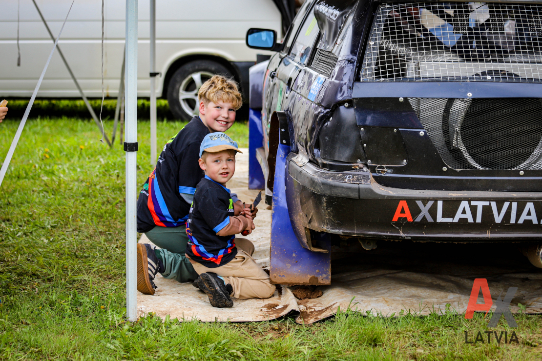 Latvijas autokrosa starts Brenguļos.