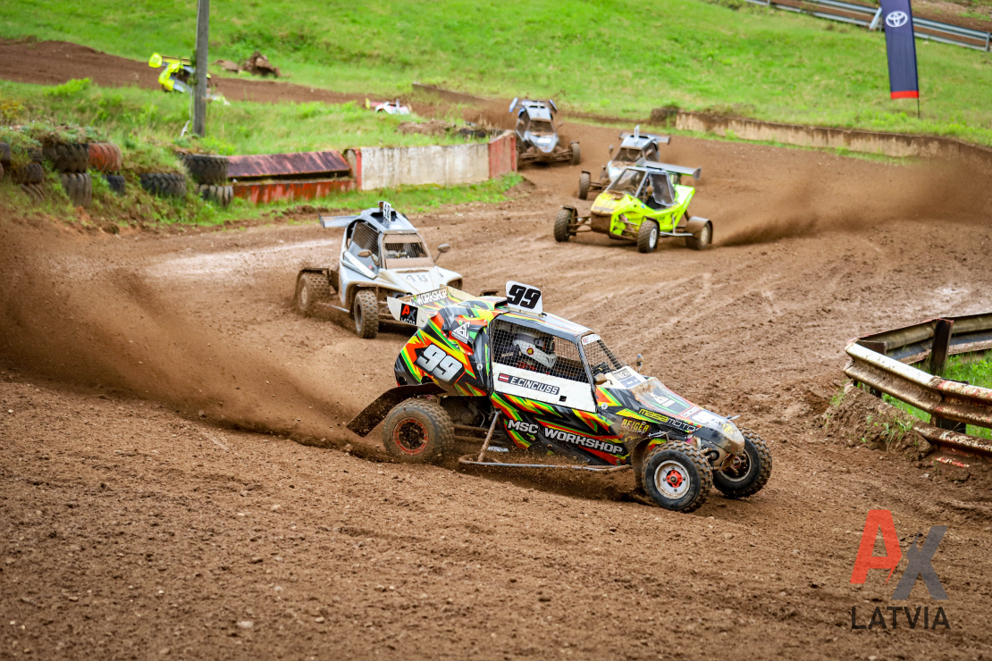Latvijas autokrosa starts Brenguļos.
