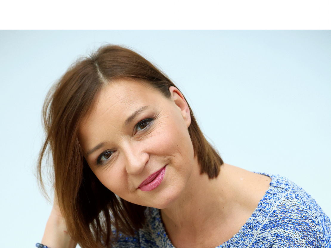 Dziedātāja Marija Naumova.