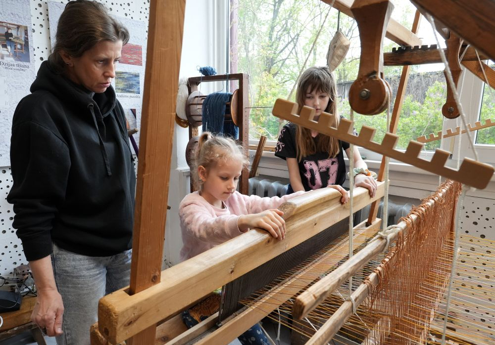 Muzeju nakts Tukuma Audēju darbnīcā 2025. gada 17. maijā.
