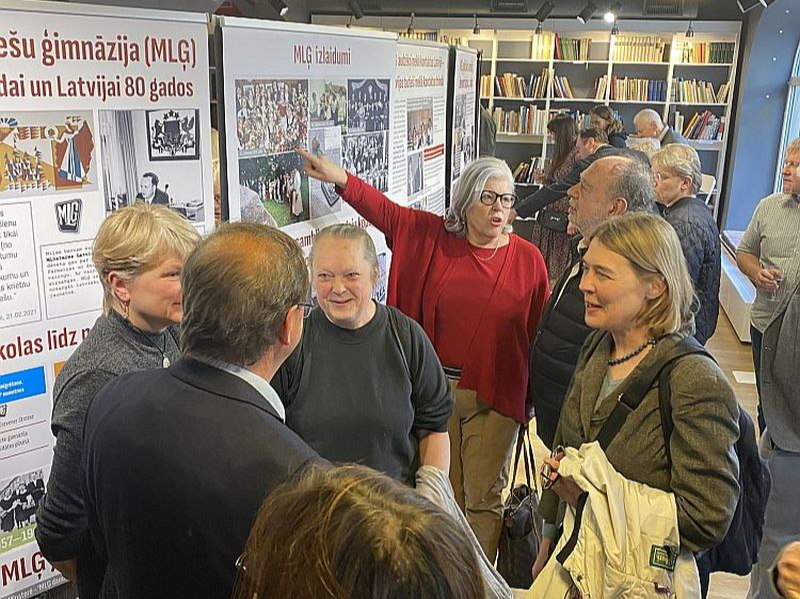 Izstādes "Minsteres Latviešu ģimnāzija un tās nozīme trimdai un Latvijai 80 gados" atklāšana.