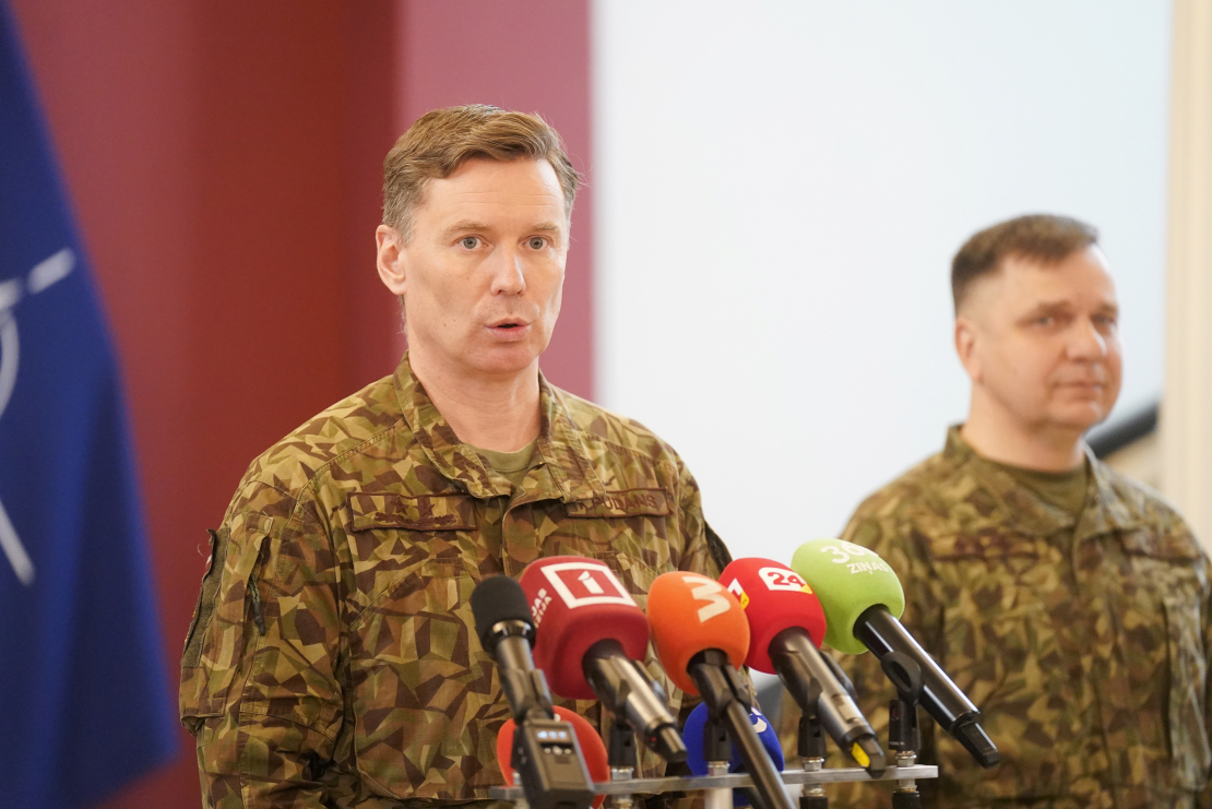Nacionālo bruņoto spēku komandieris ģenerālmajors Kaspars Pudāns.
