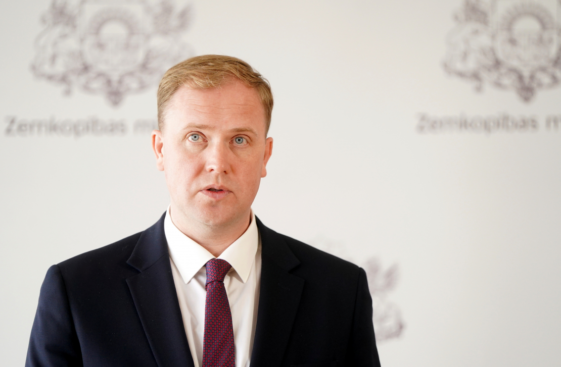 Zemkopības ministra pienākuma izpildītājs, ekonomikas ministrs Viktors Valainis piedalās preses konferencē pēc tikšanās ar valsts kontrolieri Zemkopības ministrijā, kurā pārrunāja kontroles revīzijas secinājumus.