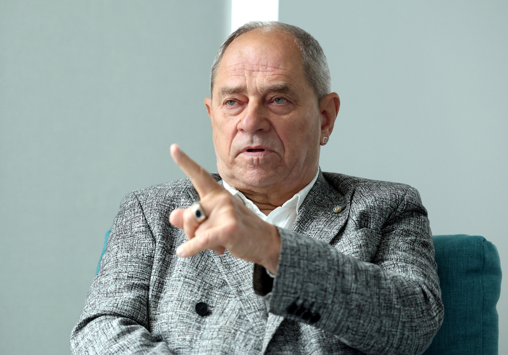 Māris Gailis: "Problēma ir, ka valdība nemēdz būt labs pasūtītājs. To redz ne tikai saistībā ar dzelzceļa būvi, bet nemācēšanu uzstādīt uzdevumu un nesekošanu līdzi vērojam arī IT sistēmu ieviešanā, un tad izpildītāji tin ap pirkstu."