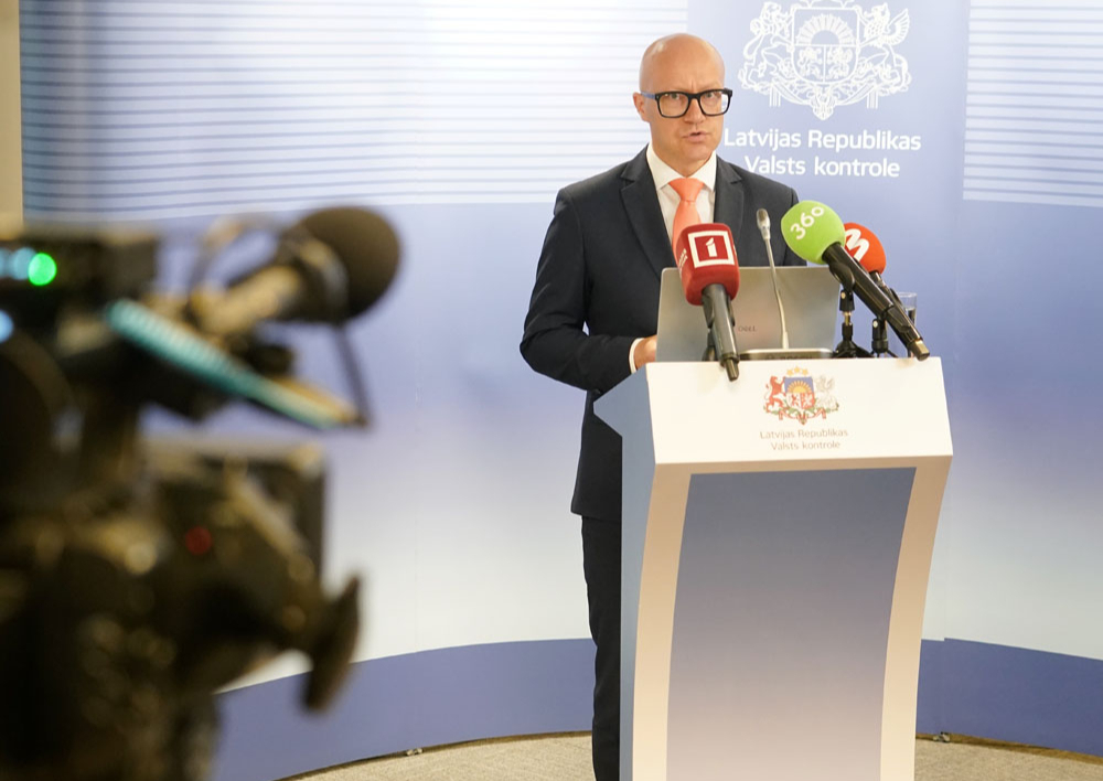 Valsts kontrolieris Edgars Korčagins preses konferencē.