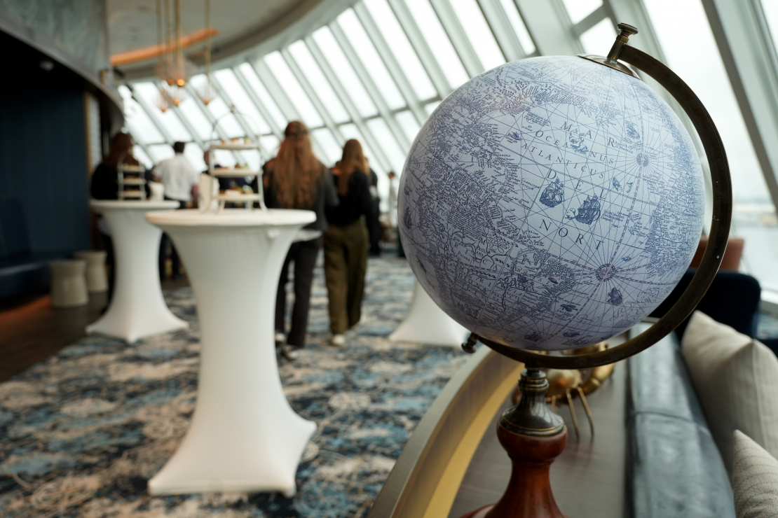 Rīgas ostā sagaida 333 metru garo "Mein Schiff Relax" — lielāko kruīza kuģi ostas vēsturē.