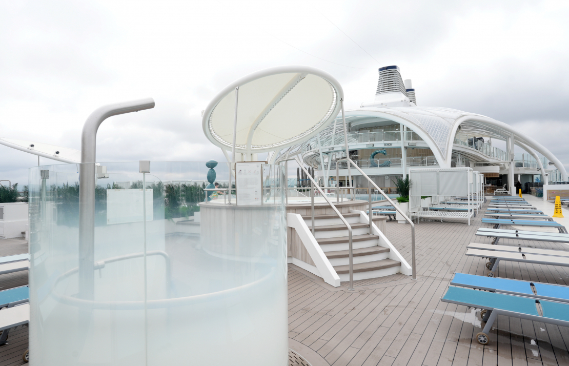 Rīgas ostā sagaida 333 metru garo "Mein Schiff Relax" — lielāko kruīza kuģi ostas vēsturē.