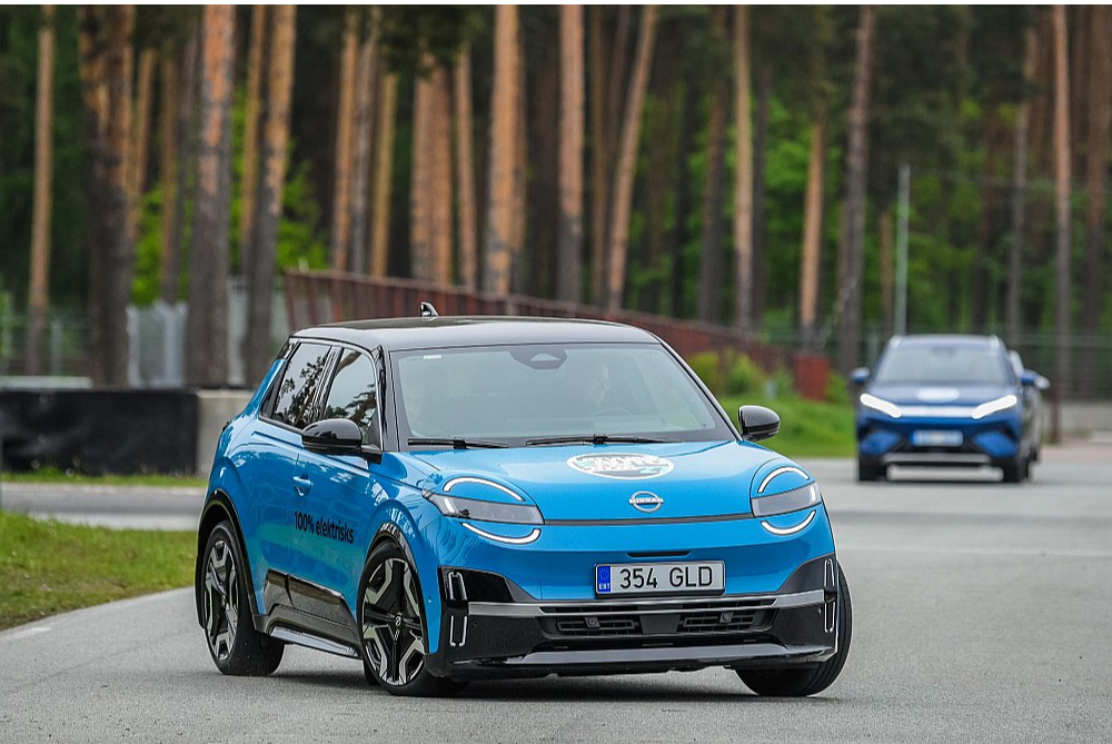Pat mazākais no šī gada Latvijas autokonkursos pieteiktajiem elektromobiļiem "Nissan Micra" sver veselas pusotras tonnas.