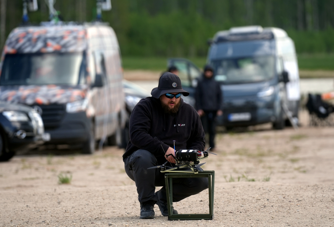 Militārajā poligonā "Sēlija" tiek prezentētas modernākās dronu un pretdronu tehnoloģijas.
