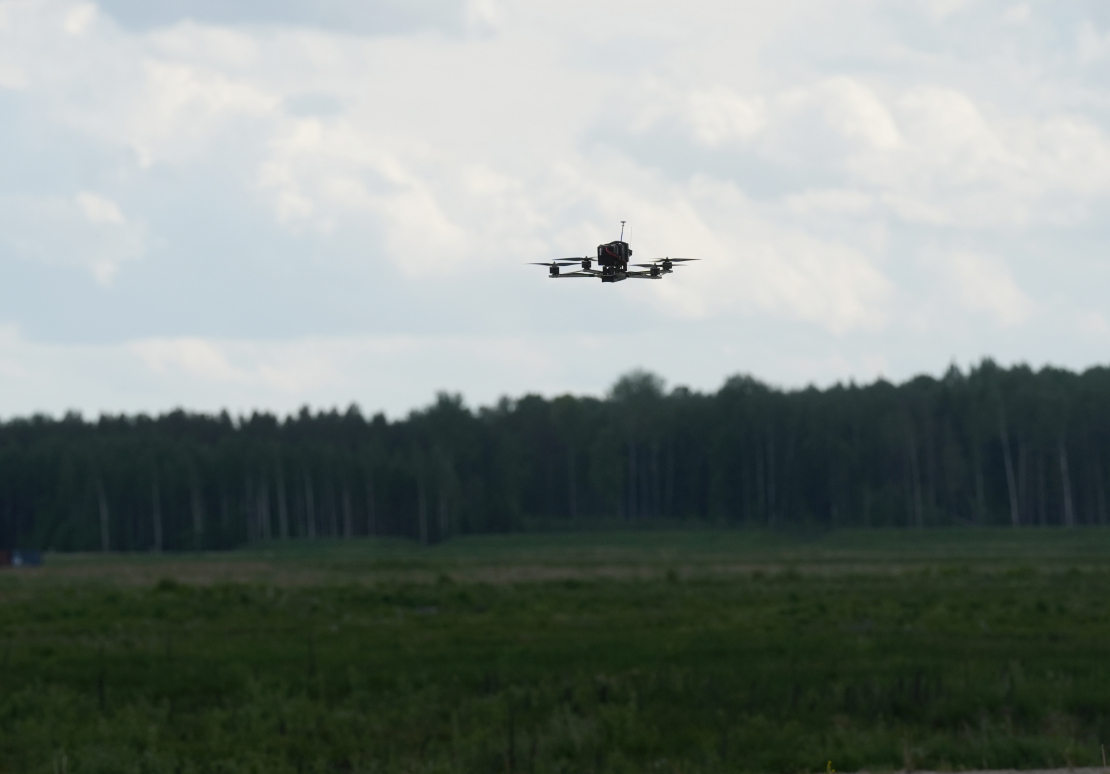 Militārajā poligonā "Sēlija" tiek prezentētas modernākās dronu un pretdronu tehnoloģijas.