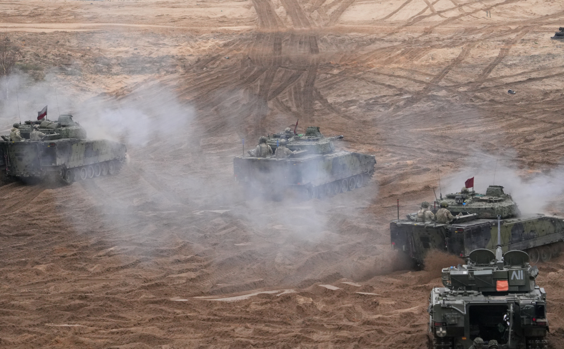 NATO Daudznacionālās brigādes Latvijā mācību "Resolute Warrior" tanku un smagās artilērijas manevru un kaujas šaušanas vingrinājums Ādažu poligonā.