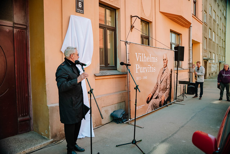 Piemiņas plāksnes Vilhelmam Purvītim atklāšana.
