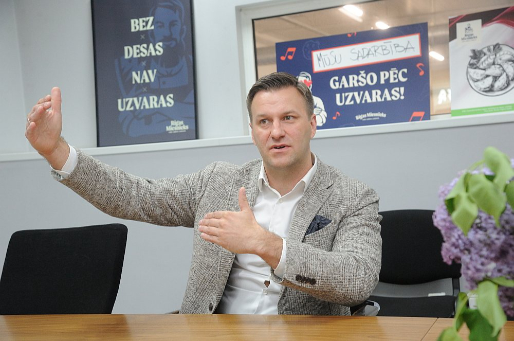 "Maag Latvija AS" valdes loceklis Heino Lapiņš: "Desmit gadu laikā esam desmitkāršojuši pelmeņu eksportu – mēs tos vedam uz Lielbritāniju, Vāciju, Nīderlandi, Poliju, Igauniju, Somiju un tūlīt sāksim vest uz Lietuvu, kas ir lielākais pelmeņu tirgus Baltijā. Arī vietējā tirgū pārdošanas apjomi pēdējos gados ir trīskāršojušies. Ja kāds man pirms desmit gadiem būtu teicis, ka notiks tik strauja izaugsme, nebūtu ticējis."