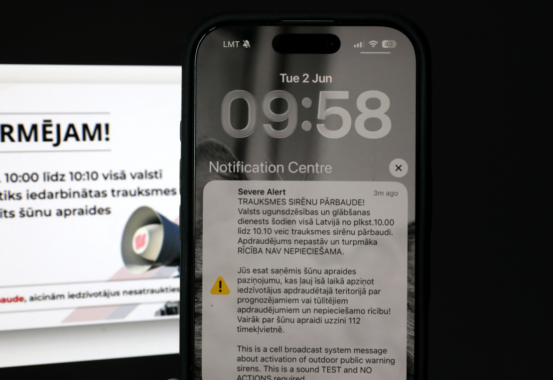 Šūnu apraides paziņojums, lai informētu par to, ka Valsts ugunsdzēsības un glābšanas dienests visā valstī uz trim minūtēm iedarbinās trauksmes sirēnas.