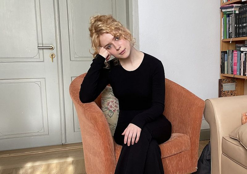 Ziemeļvalstu Ministru padomes projekts Aleksandru Grīnšteinu šopavasar atveda uz starptautisko Rakstnieku un tulkotāju māju Ventspilī. "Šeit ļoti novērtēju personīgo telpu, mieru, drošību."