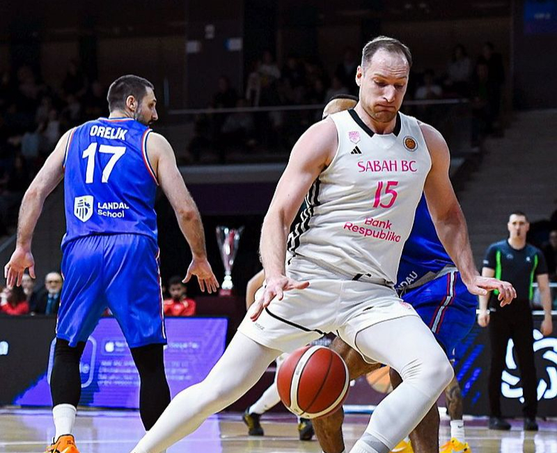 Klāvs Čavars šosezon Azerbaidžānas čempionātā vidēji mačā guva sešus punktus un sešas atlēkušās bumbas, bet Čempionu līgā viņam par punktu un vienu bumbu vairāk.