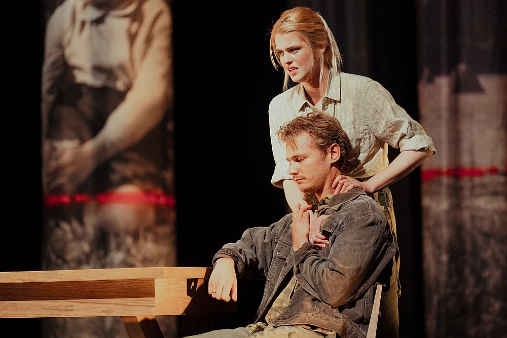 Toms Harjo (Edvarts) un Agate Krista (Ieva).