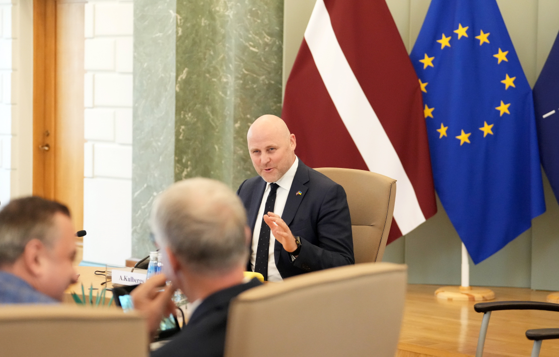 Ministru prezidents Andris Kulbergs pirms Ministru kabineta sēdes.