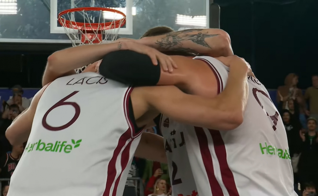 Latvijas 3x3 basketbolisti pirmo reizi kļūst par pasaules čempioniem.